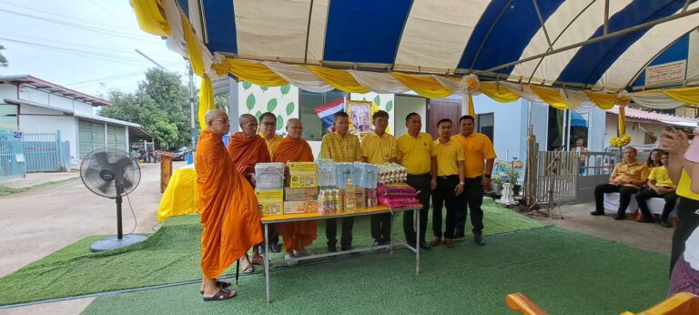 นายกองค์การบริหารส่วนตำบลนิยมชัยร่วม มอบบ้านผู้ยากไร้ รายนายประยูร ชาวนาฮี อำเภอสระโบสถ์
