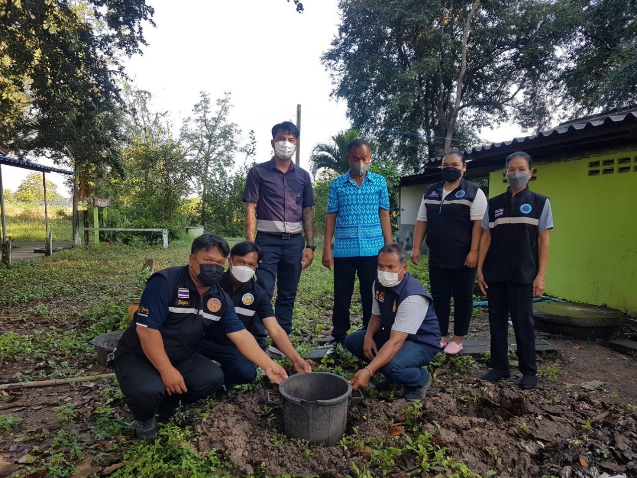 องค์การบริหารส่วนตำบลนิยมชัยร่วมกับ ผู้ใหญ่บ้าน อสม.และประชาชนร่วมจัดทำถังขยะเปียก ลดโลกร้อน เพื่อดำเนินการขับเคลื่อนการปฏิบัติ การเชิงกลยุทธ์แนวใหม่ RE-X-RAY